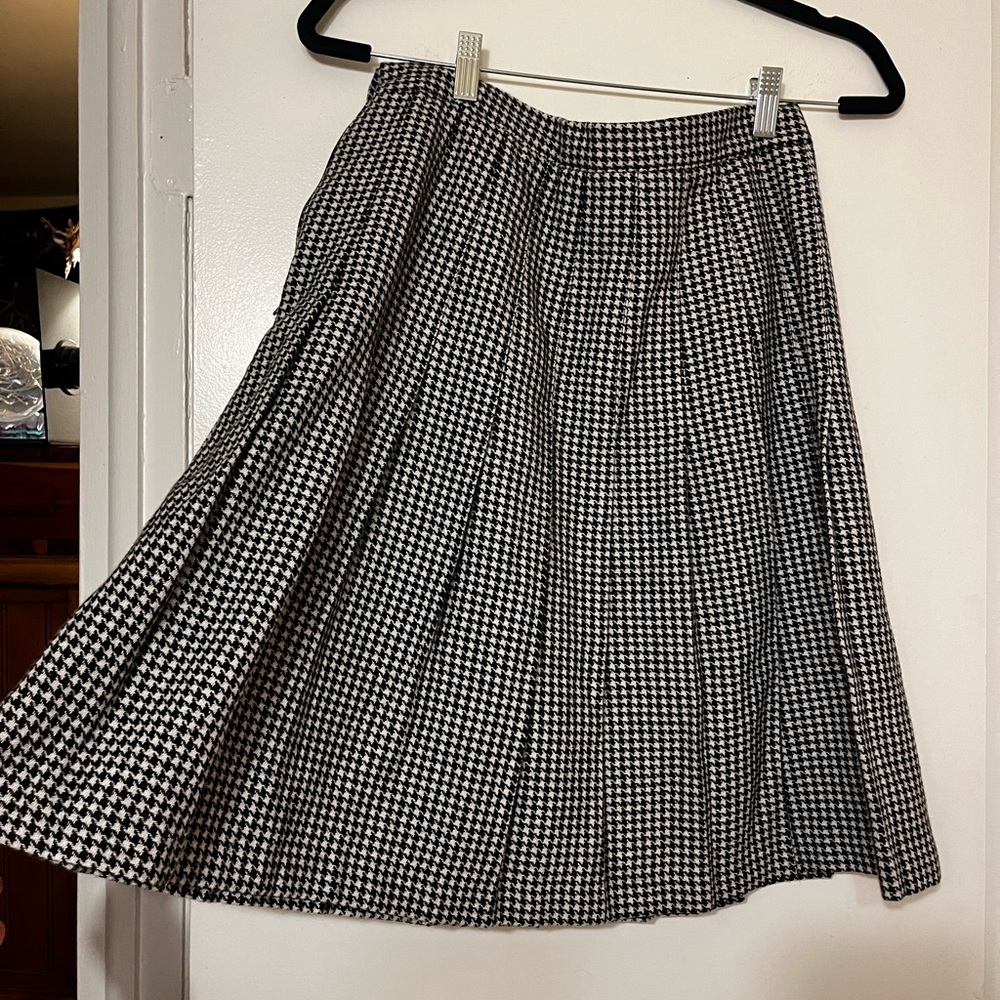 Elegant Black and White Houndstooth A-Line Skirt